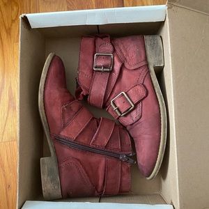 Steve Madden Territory burgundy nubuck booties 6